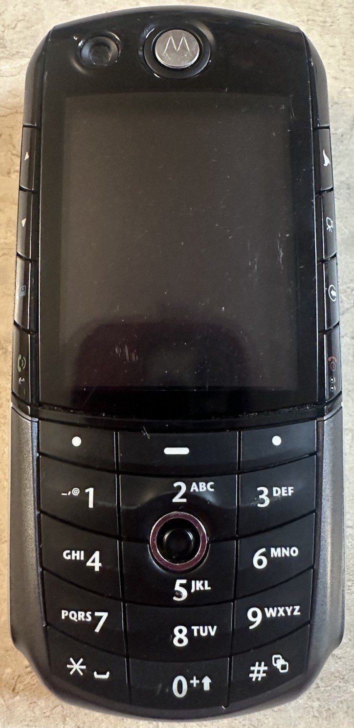 MOTOROLA E1000 BLACK Cellphone Mobile - UNTESTED, NO CHARGER, SOLD AS IS