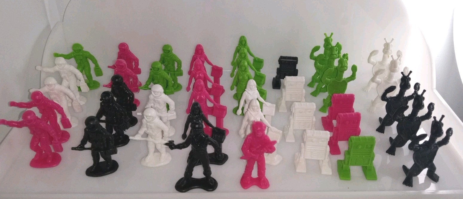 (40) Tim Mee Toys Galaxy Laser Team Space Plastic Figure 1970s Pinks Green White