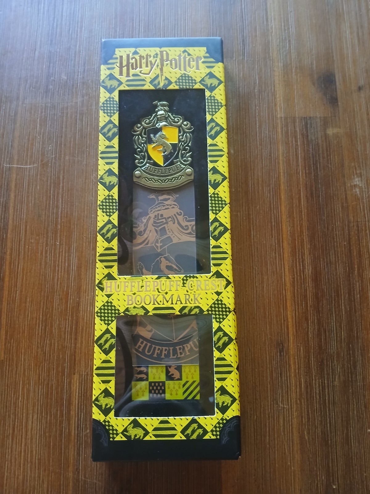 The Noble Collection Harry Potter Hufflepuff Crest Bookmark New In Box