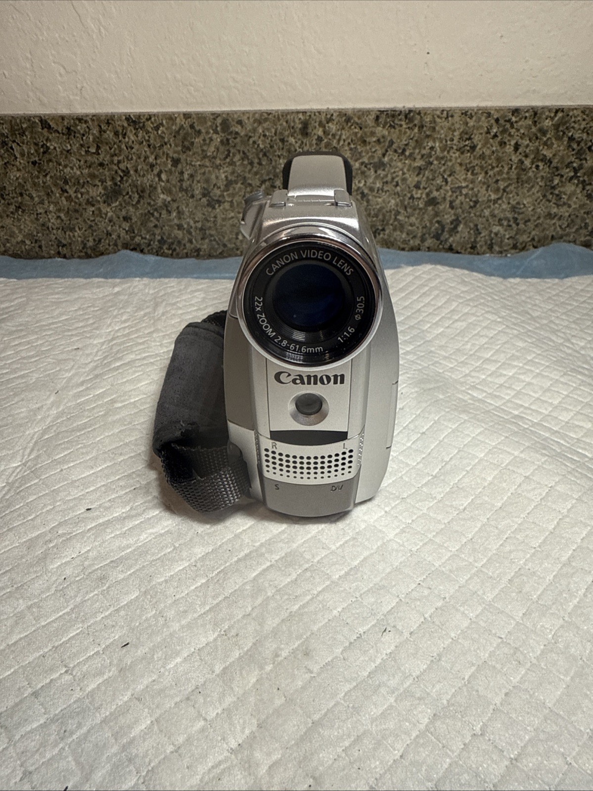 Canon ZR70MC Mini DV Camcorder Turn On Maybe Battery Problem
