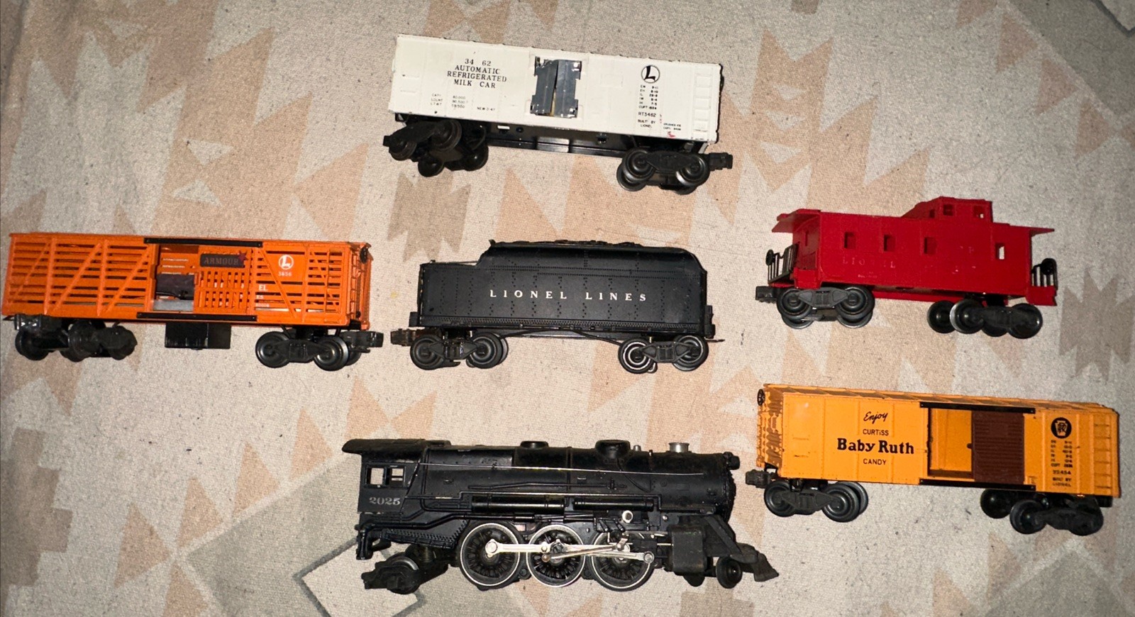 Vintage Lionel Lines O Gauge 2-6-4 #2025 Steam Locomotive w/ Coal Tender & 4 Car