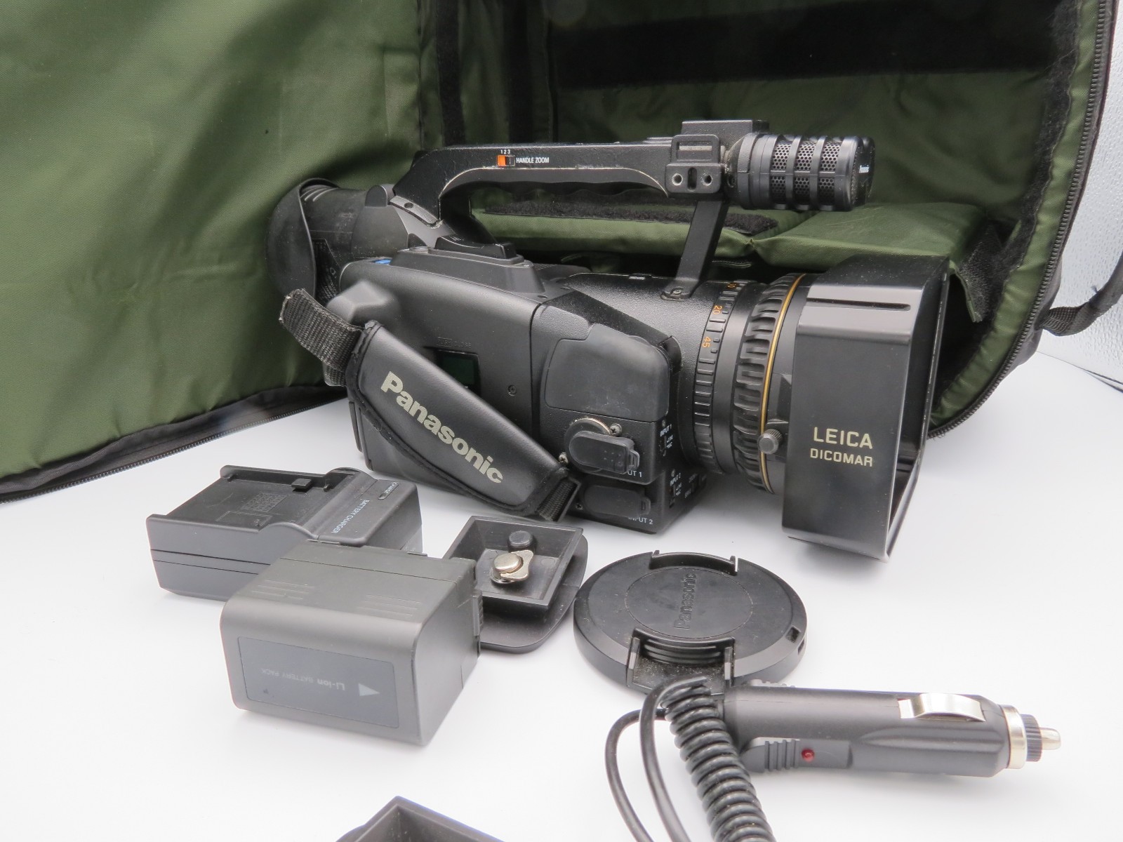 Panasonic AG-DVX100B 3CCD Mini DV Prosumer Camcorder