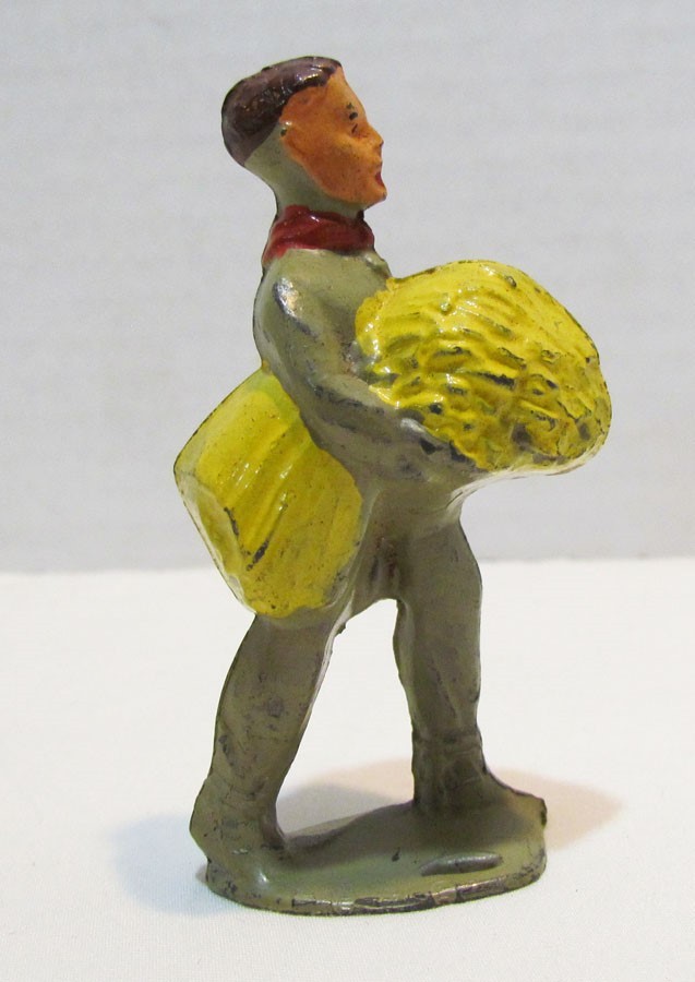 MANOIL HAPPY FARM SERIES MAN CARRYING SHEAVES HAY LEAD FIGURE 41/11 VINTAGE