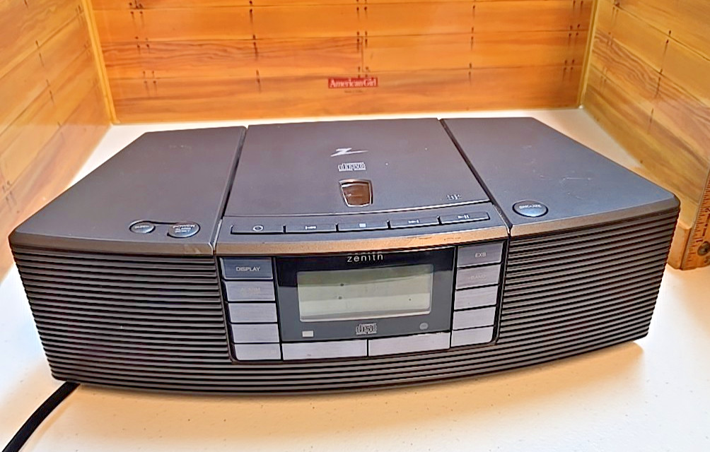 Vintage Zenith Z2000B AM/FM/TV/Weather Radio w/ CD Player