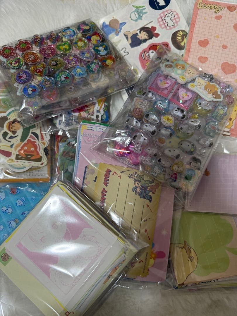 Sharing Sticker & Memo Pad Set with Character Designs