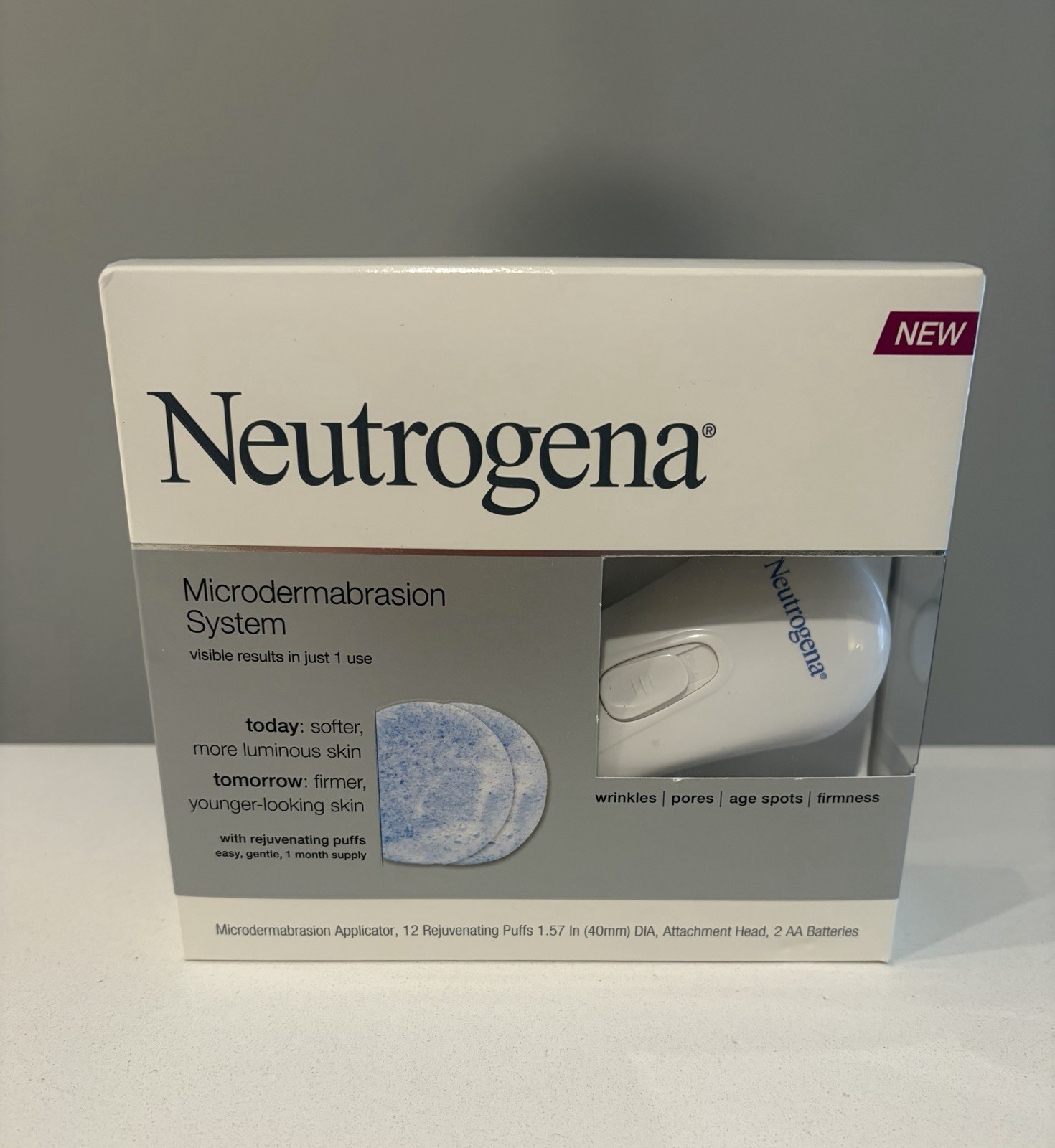 1 New Neutrogena Microdermabrasion System Kit with 12 Rejuvenating Puffs NIB