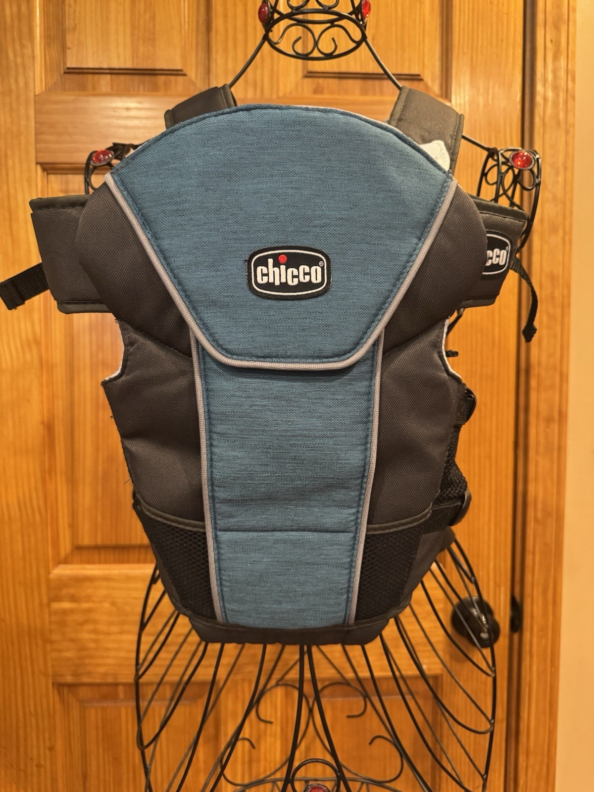 Chicco Ultra Soft Magic Baby Infant Hands Free Carrier Black Teal Model #10960