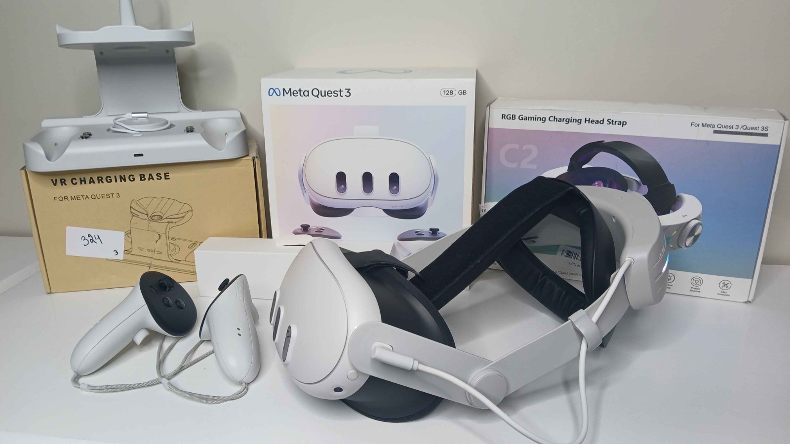 Meta Quest 3 + Battery strap , Charging dock  |  good condition 