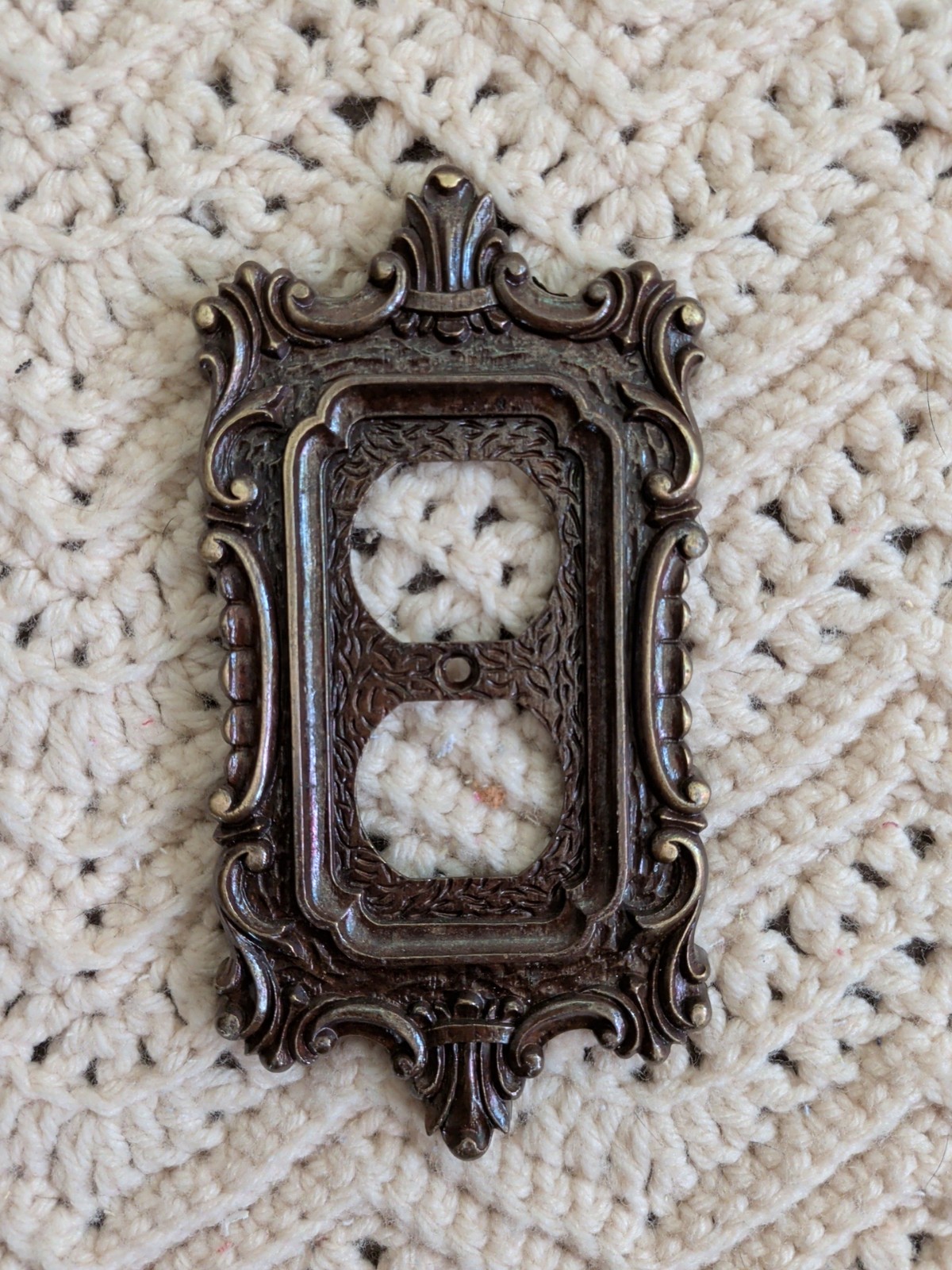 Vintage Ornate National Lock Brass Metal Outlet Cover Plate