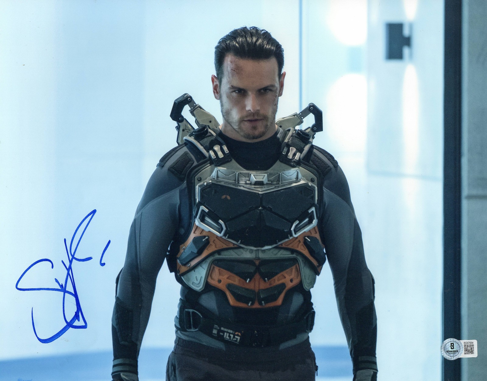 SAM HEUGHAN SIGNED AUTOGRAPH BLOODSHOT 11X14 PHOTO BECKETT BAS