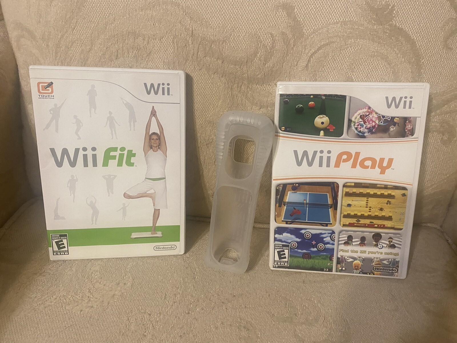 Wii Lot of Wii Play & Wii Fit Games & Silicone Remote Controller Cover Nintendo