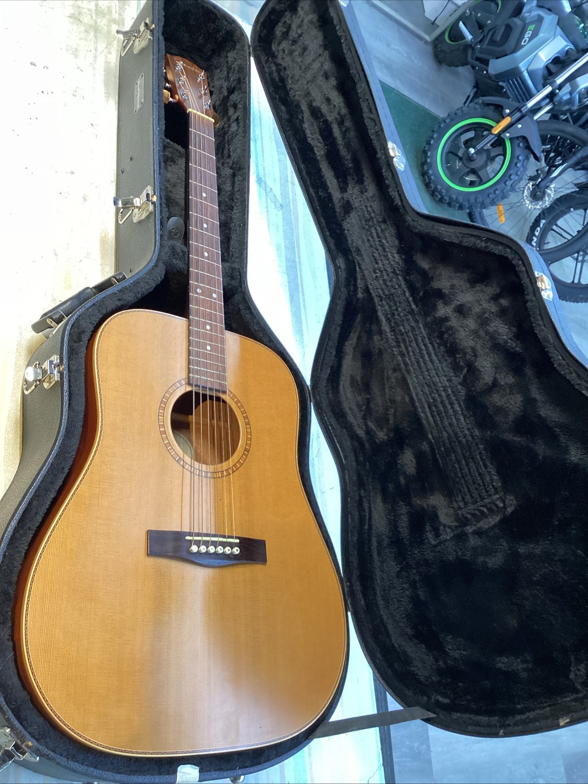 Fender DG25S  NS Acoustic Guitar with Case MINT CONDITION