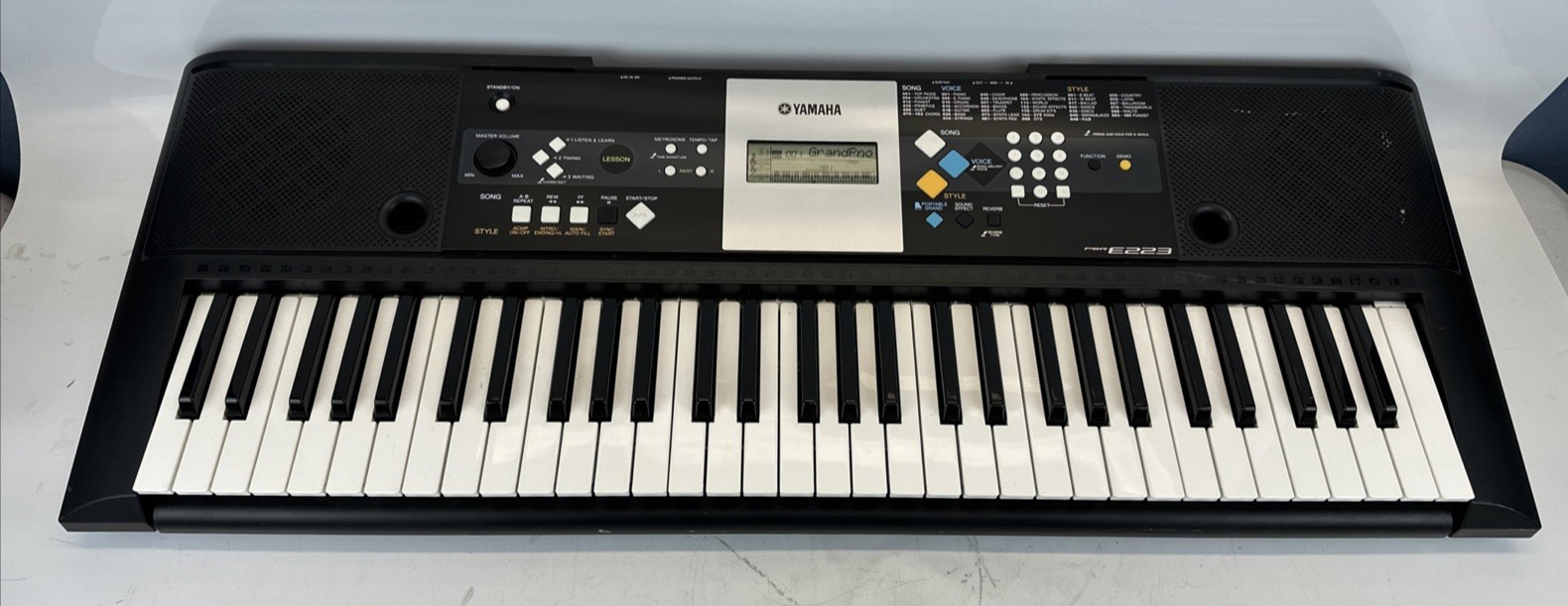 Yamaha PSR-E223 Electronic Keyboard Piano 61 Keys – Sounds Great, See Video!