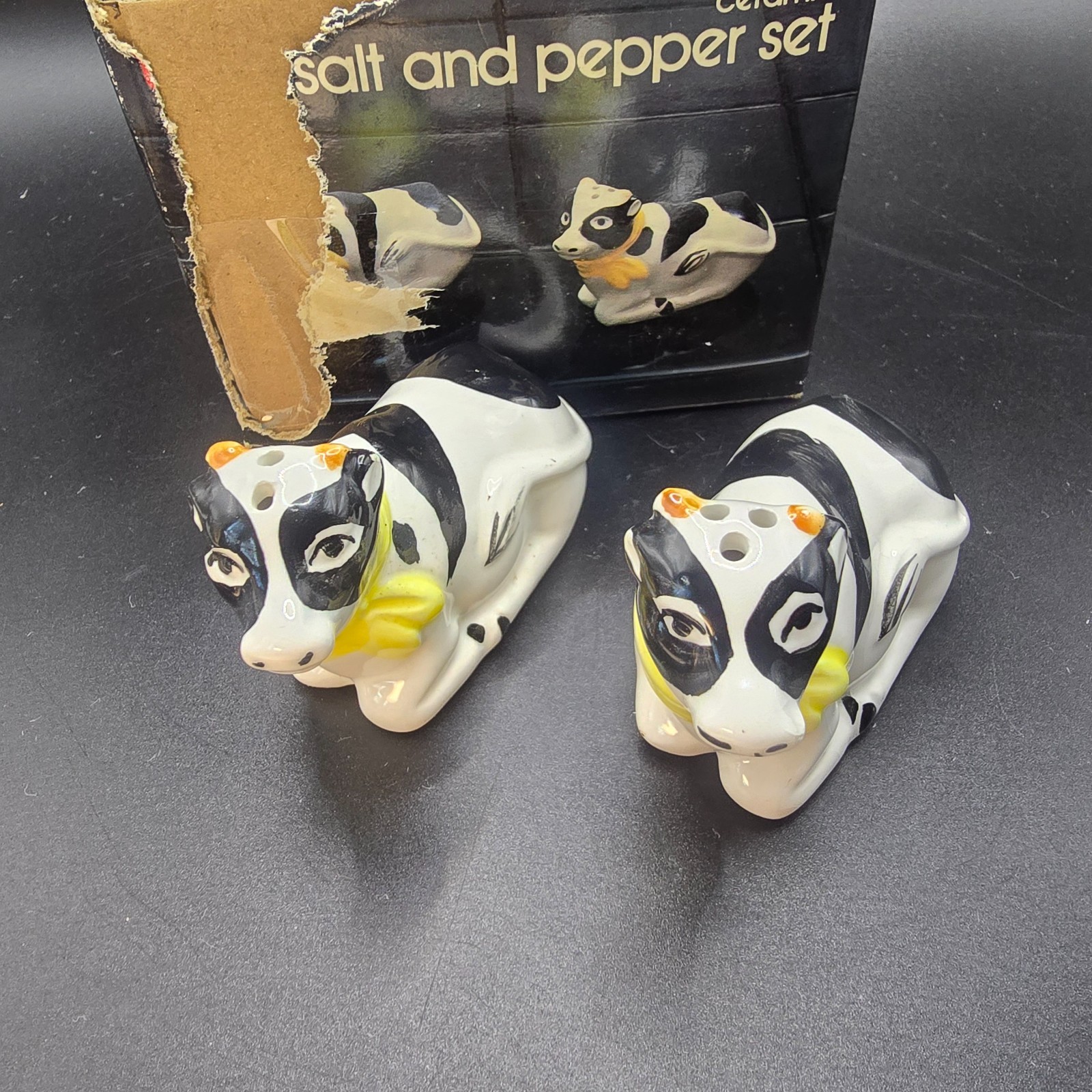 Cooks Tools Cow Salt & Pepper Shakers Set w/ Box Ceramic Farmhouse Kitchen