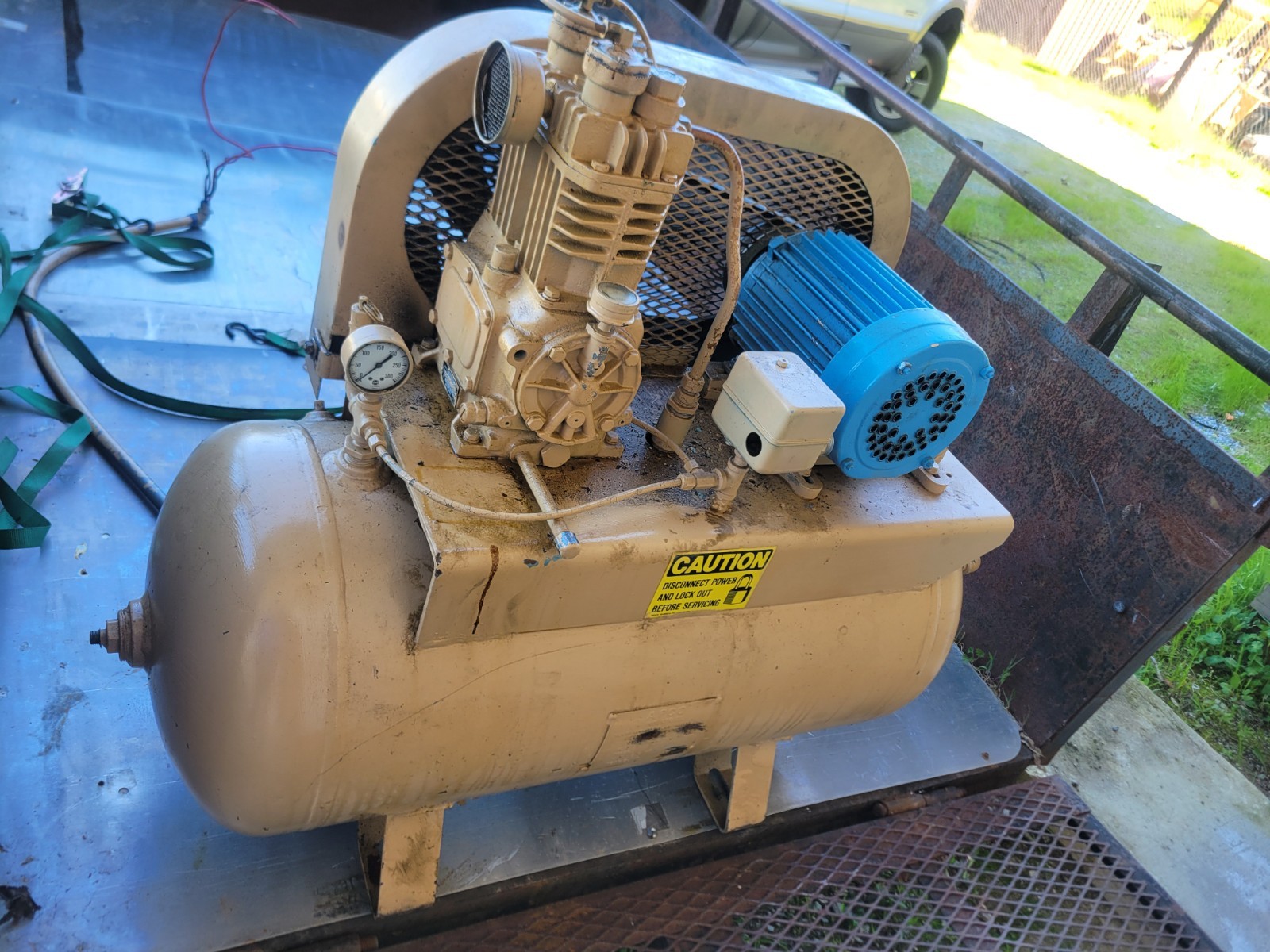 Quincy 210 Basic 1.5HP Pressure 60 Gallon Air Compressor. Can Ship