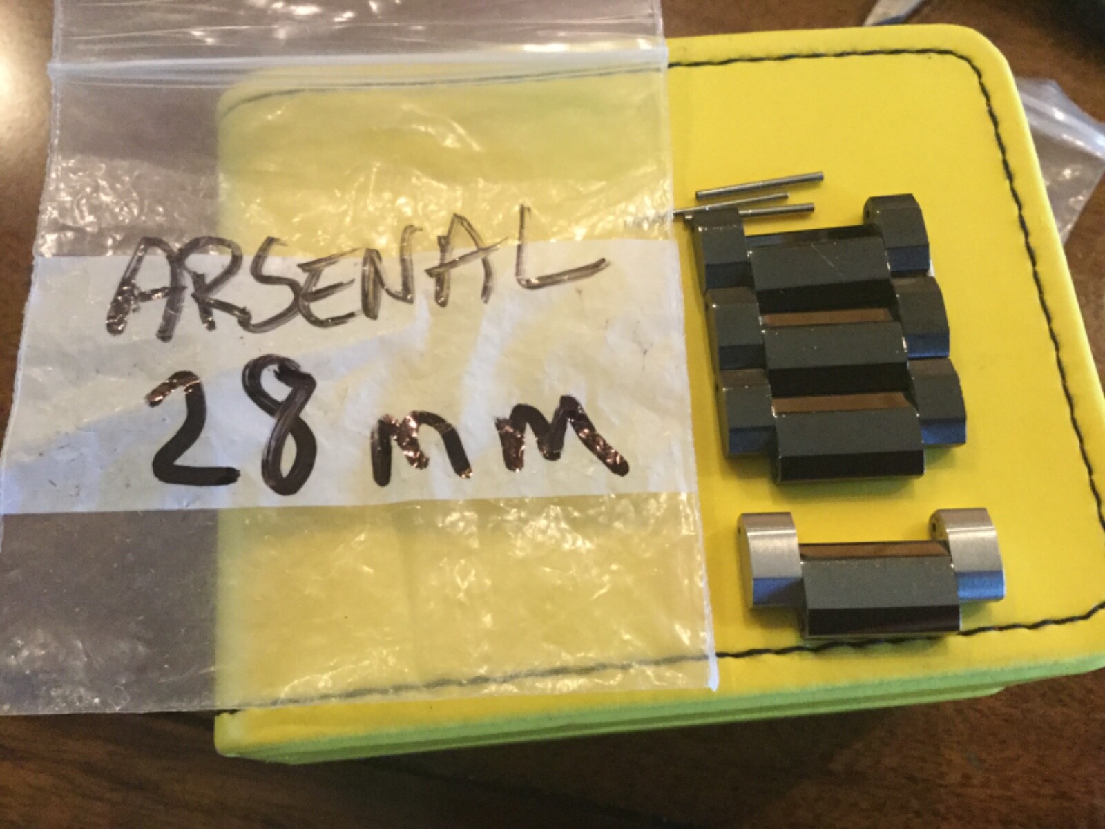 INVICTA LINKS FOR ARSENAL MODELS WITH 28MM WIDTH AUCTION IS FOR ONE LINK ONLY!!