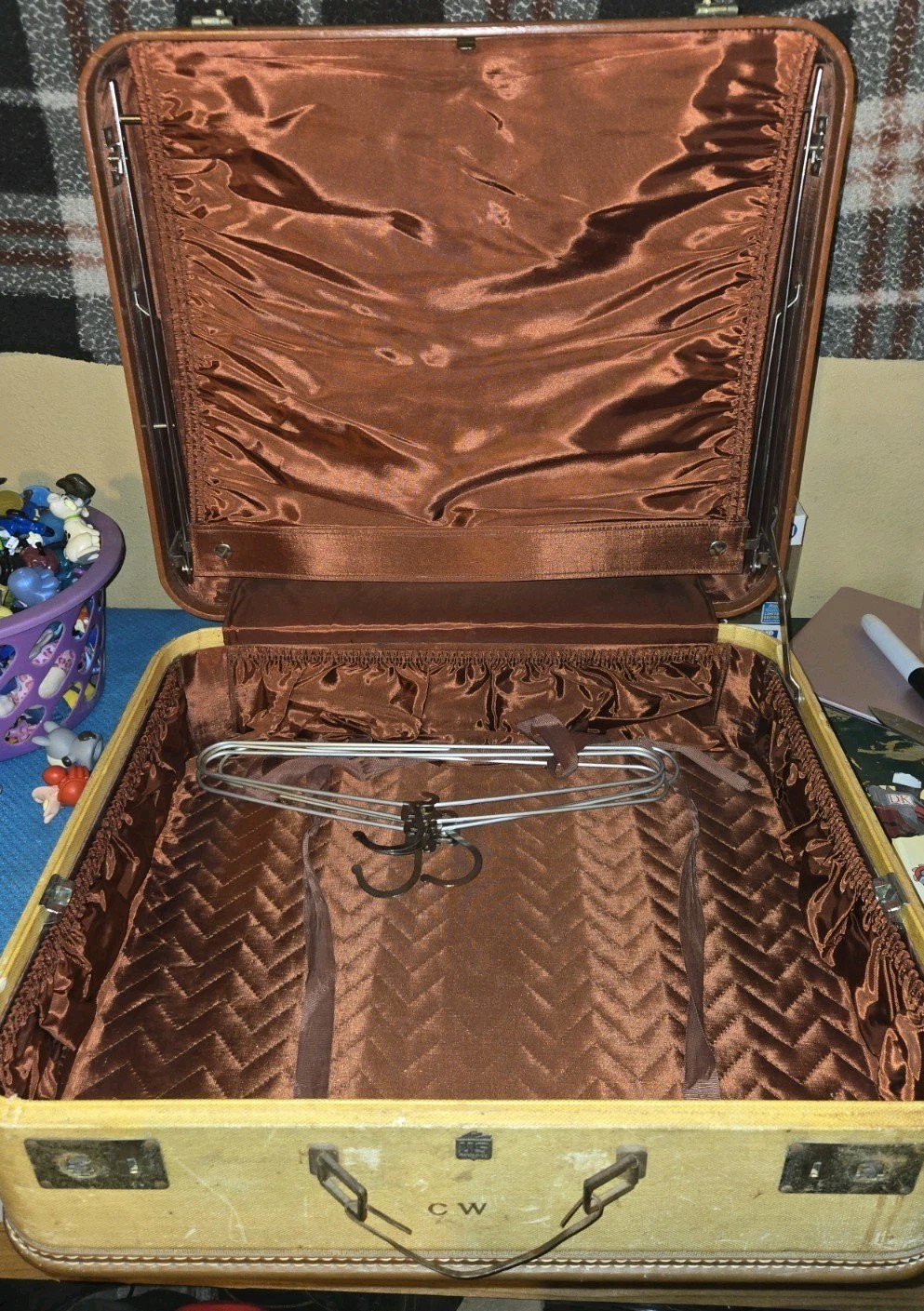 Vintage 1900s US TRUNK CO. CW SUITCASE W/ Key And Hangers