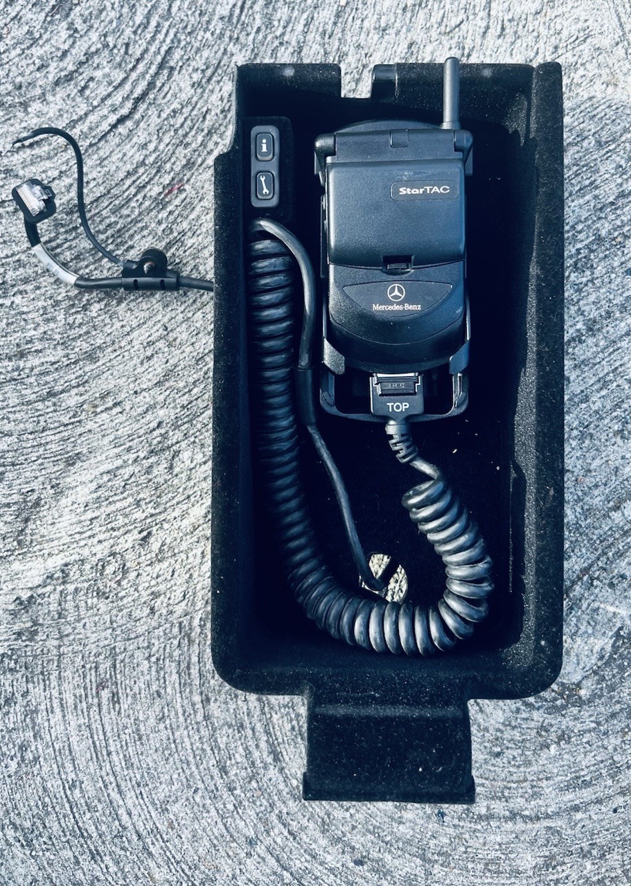 Motorola StarTAC Mercedes-Benz Vintage Black Flip Cell Phone with  Car Charger