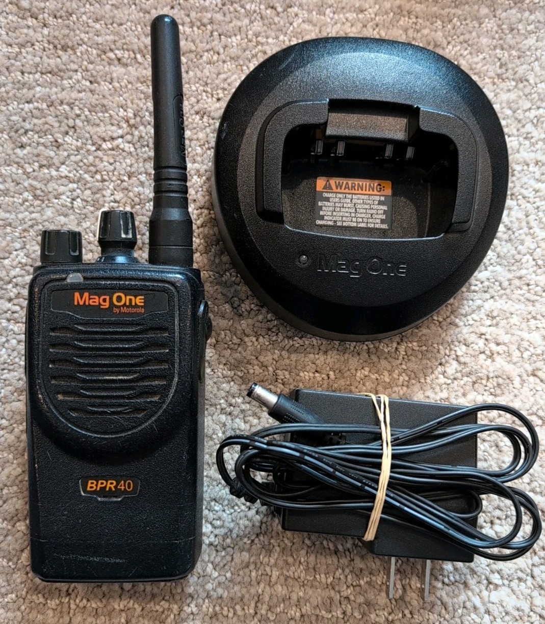 Motorola Mag One BPR40 8 Channel Two-Way Radio w/Charger.