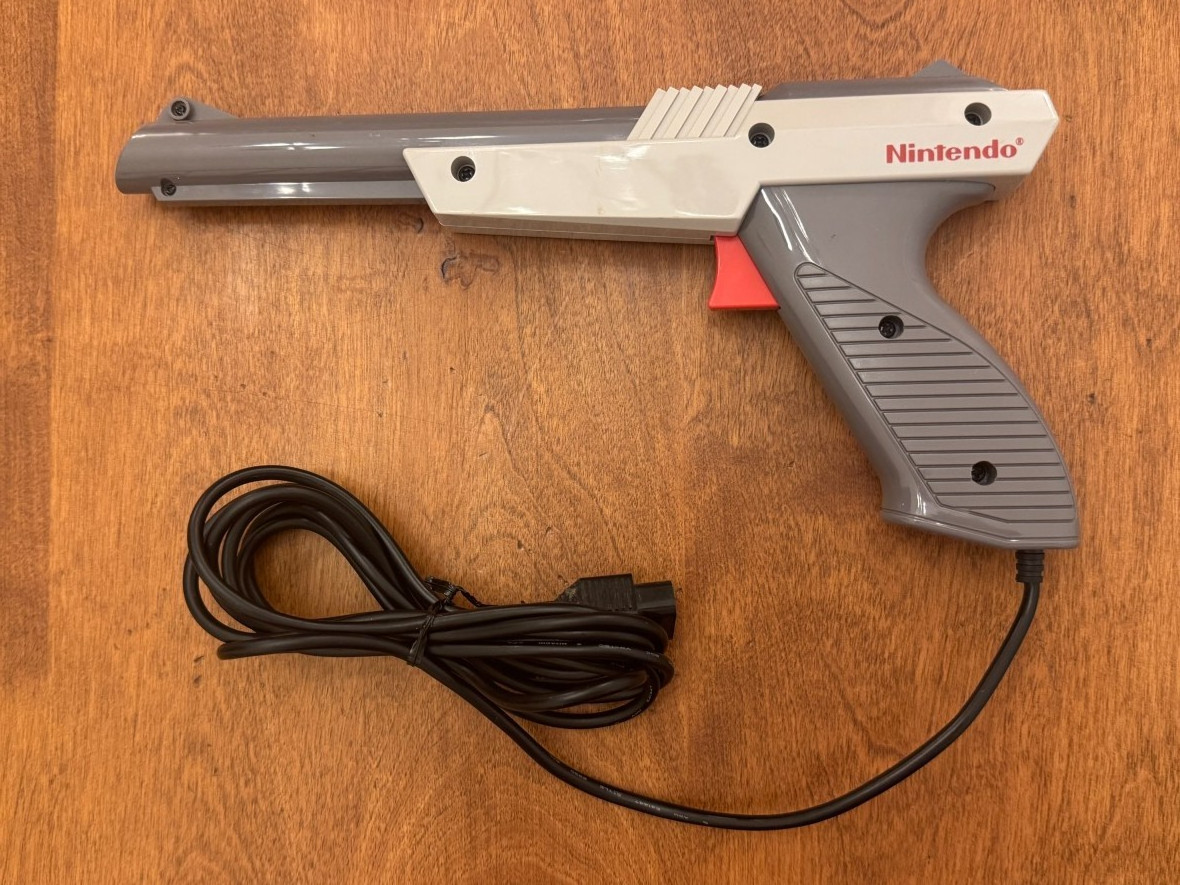 NINTENDO NES Gray Zapper Gun Shoot Shooting Fully Tested in Great Condition
