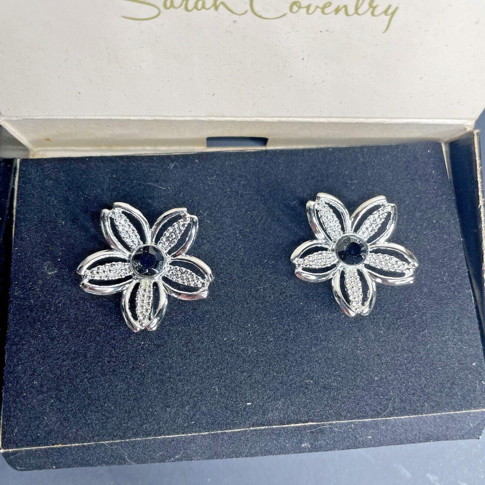 Vintage SARAH COVENTRY Silver Tone Flowers with Stone Black Beauty 7734 Clip On