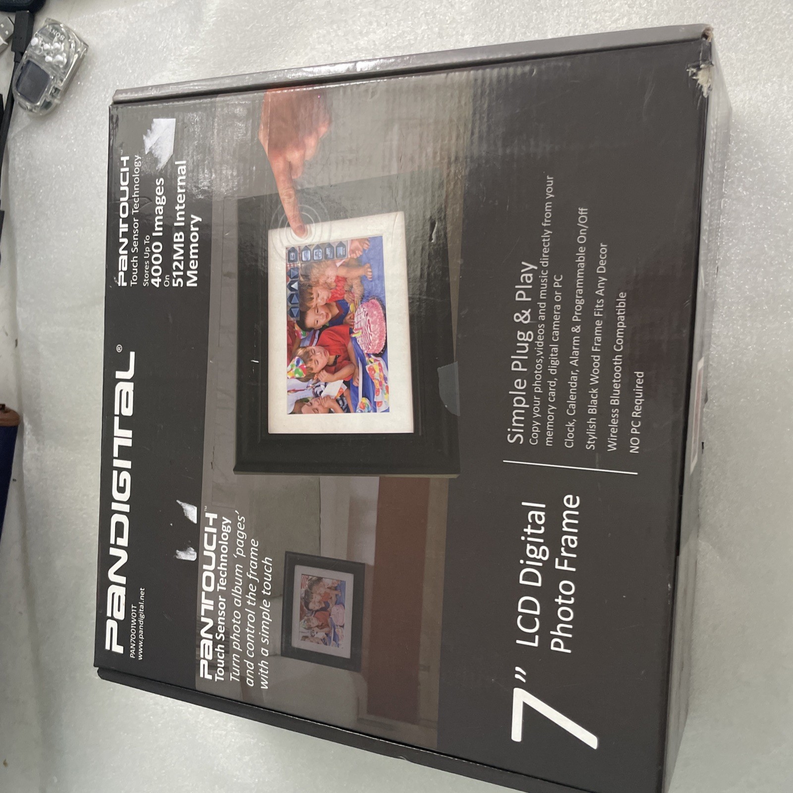 Pandigital PAN7001W01 7" Digital Picture Frame