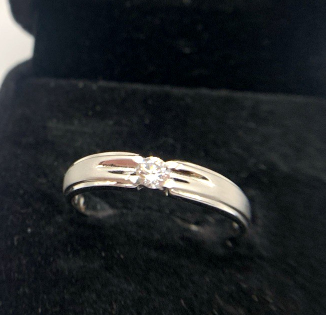 750 18k Wht Gold Ring w ClrStone,Satin/Polished Finish,Sz8, 2.5g, FREEgfBx$5