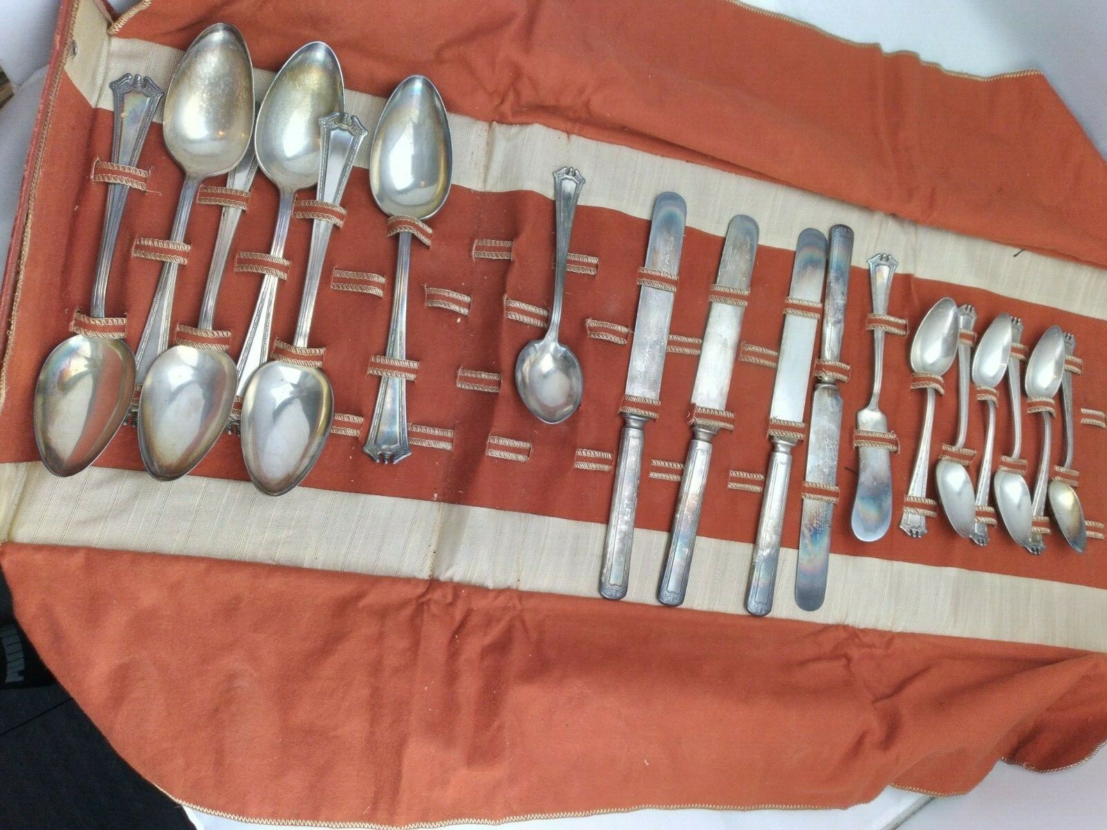 Vintage Rogers Bros 1847 Flatware Set of 18 In Case