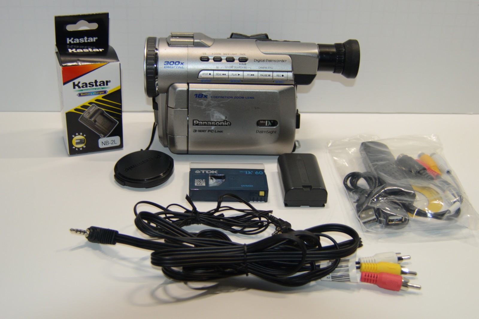 Panasonic PV-DV200D MiniDV Digital Camcorder Kit Transfer to PC/Laptop/VCR