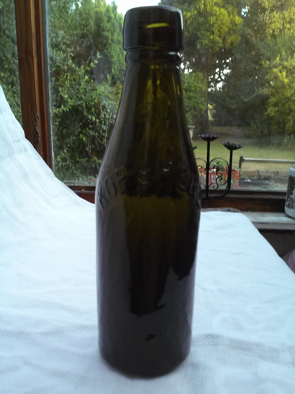 Kops Regd (London) star embossed half pint beer / mineral bottle c1890-1920