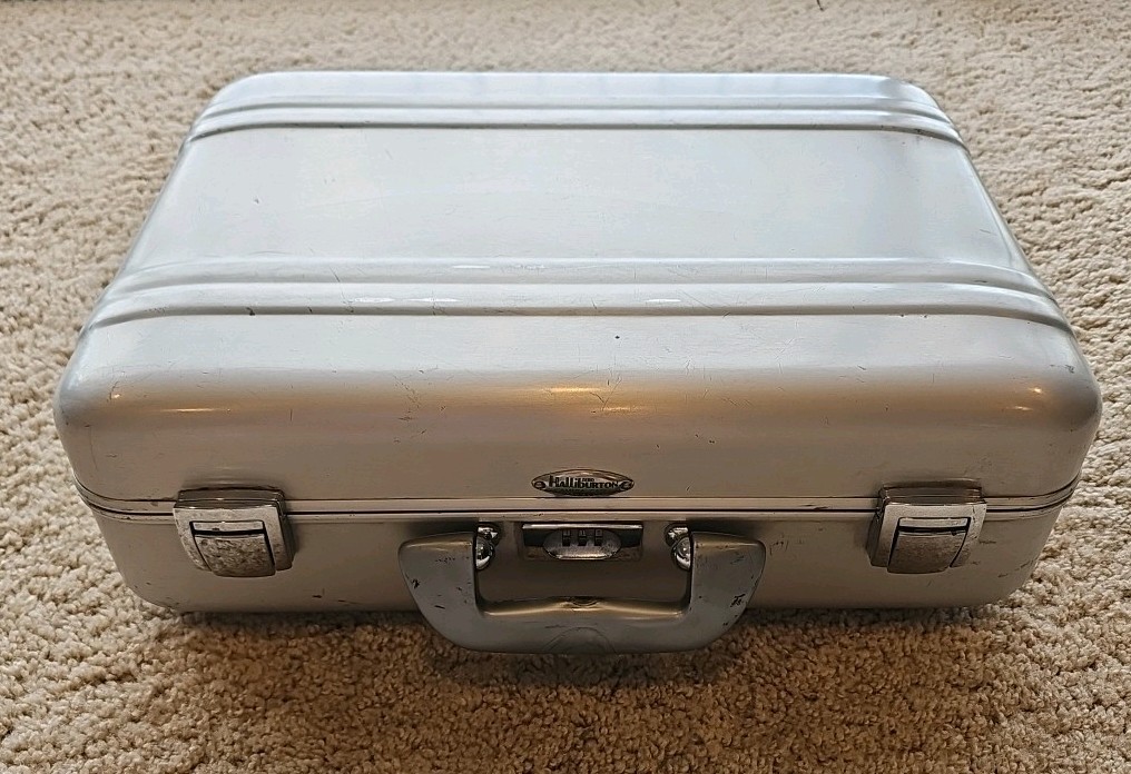 Vtg 1990 Zero Halliburton Aluminum Brief Case 18"x13"x5.5" Combo Lock - USA MADE
