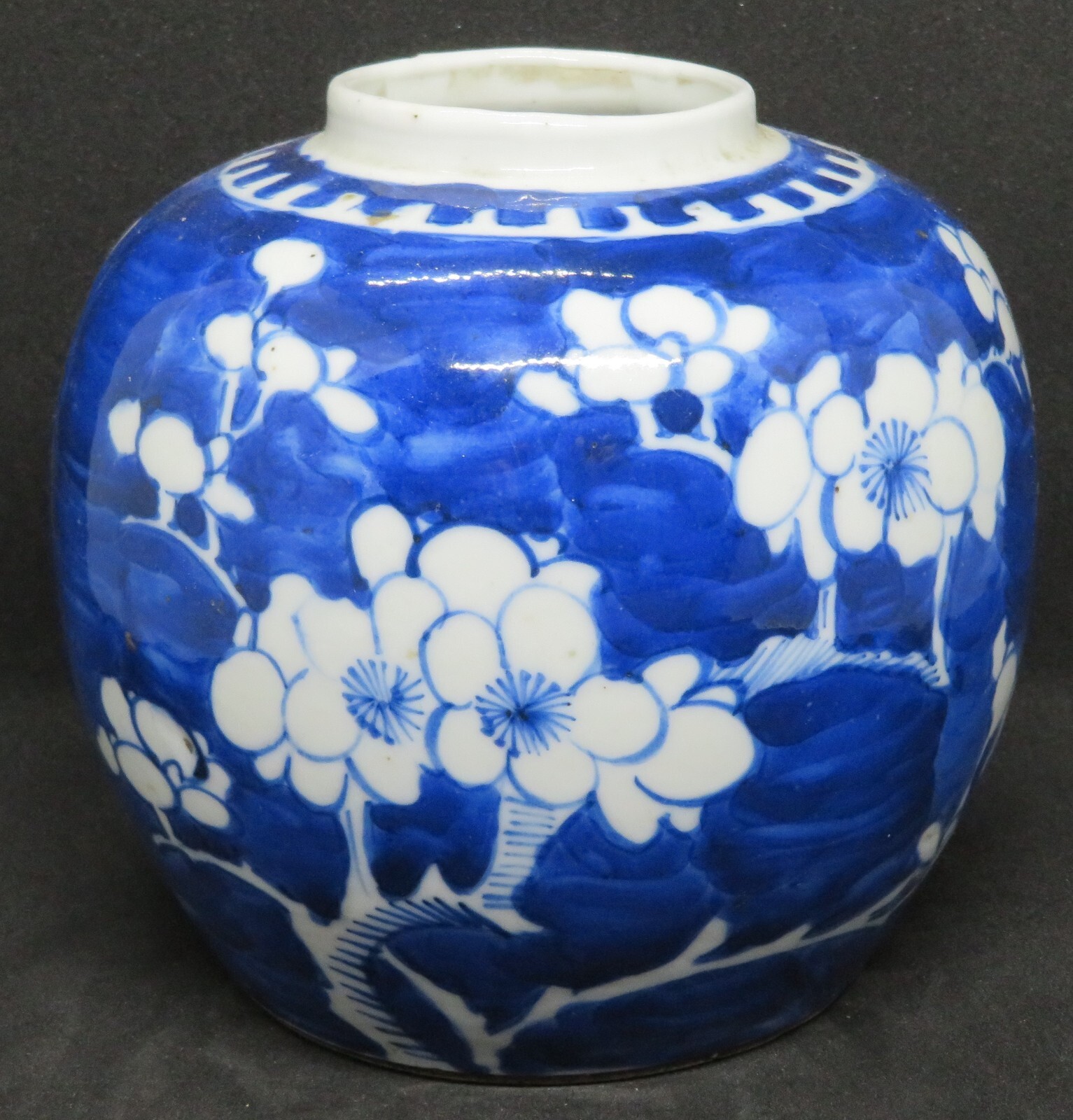 Chinese export blue white vintage Victorian oriental antique round prunus vase