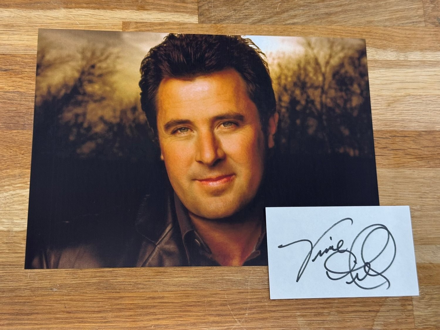 Vince Gill Multi Grammy & Eagles member, genuine Autograph