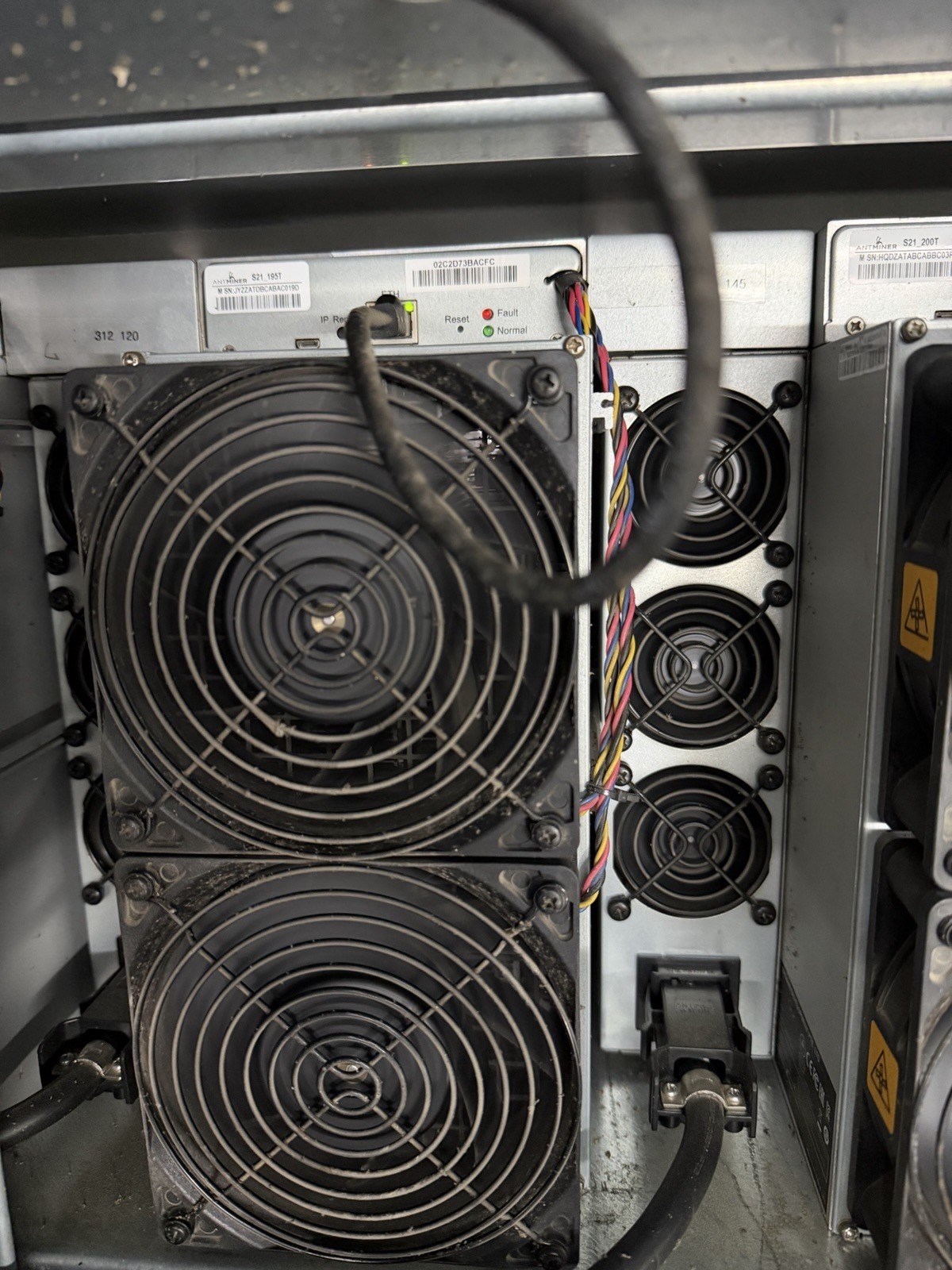 Bitmain Antminer S21 - 195 TH/S Bitcoin BTC SHA256 ASIC Miner - USED - BOX