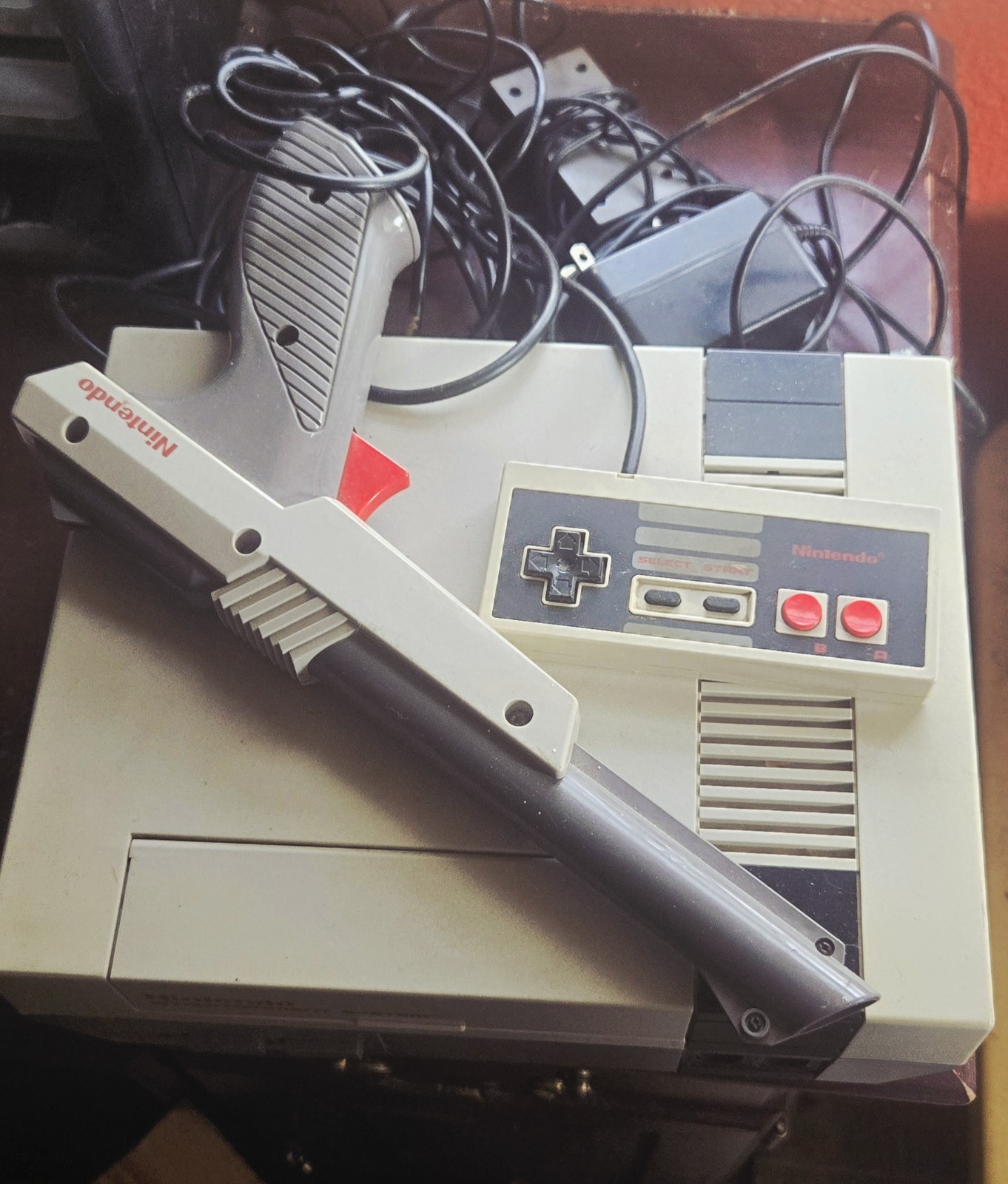 Nintendo Entertainment System Console, Controller, Zapper Gun, 9 Games
