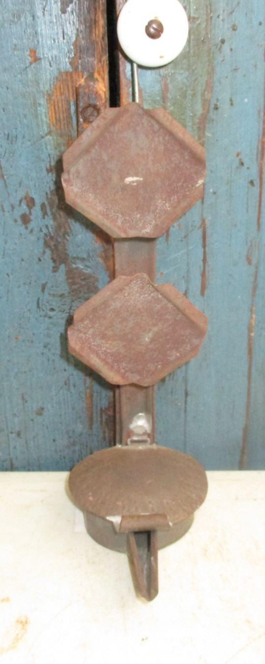 ANTIQUE PRIMITIVE TIN HANGING BETTY LAMP WITH 2 LIGHT REFLICKERS & HINGED LID