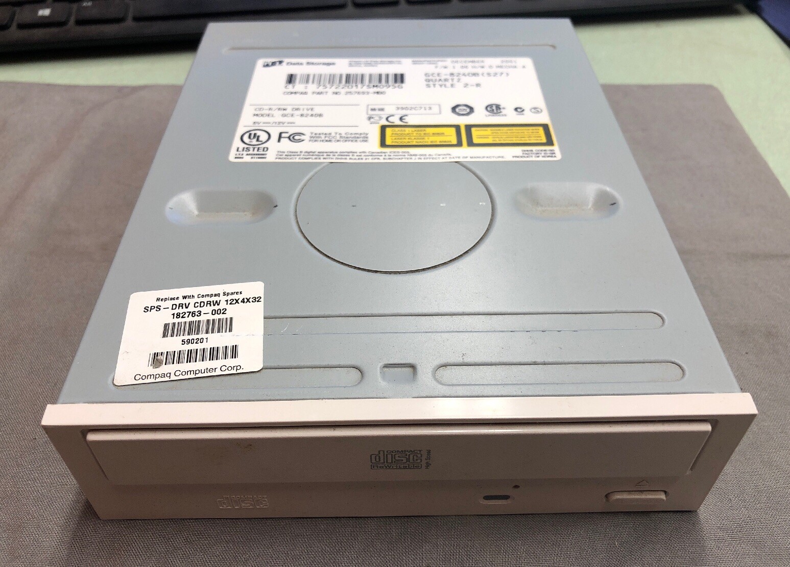 Hitachi-LG GCE-8240B CD-R RW Drive 257693-MB0 182763-002