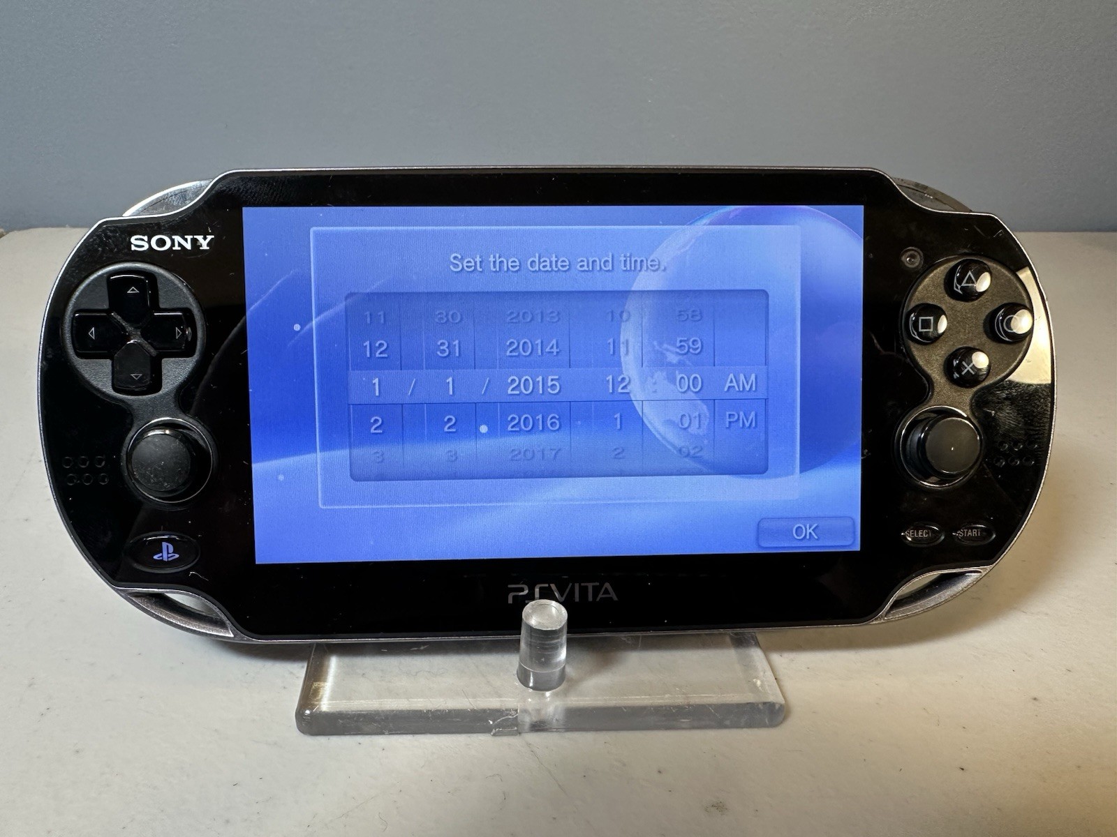 Sony Playstation PSVita Model PCH-1001 Pre-owned Tested w/charger