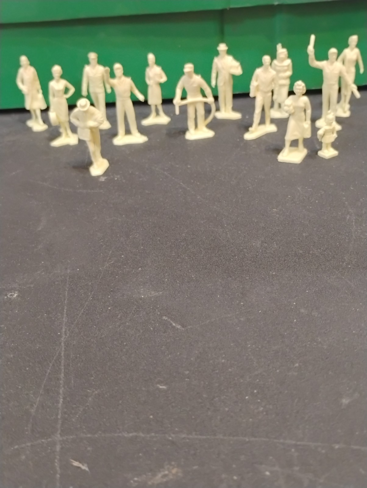 RARE NM MARX #5980 SEARS SHOPPING CENTER 14PC CREAM PEOPLE FIGURES 