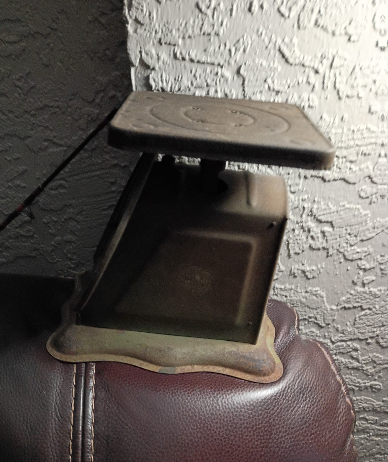 Vintage American Family Scale - 25 lbs Maximum Reading