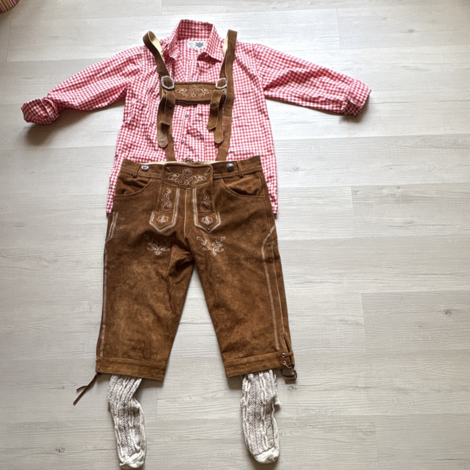 Authentic Bavarian Oktober Fest Outfit , complete set , shirt size M , pants 52 