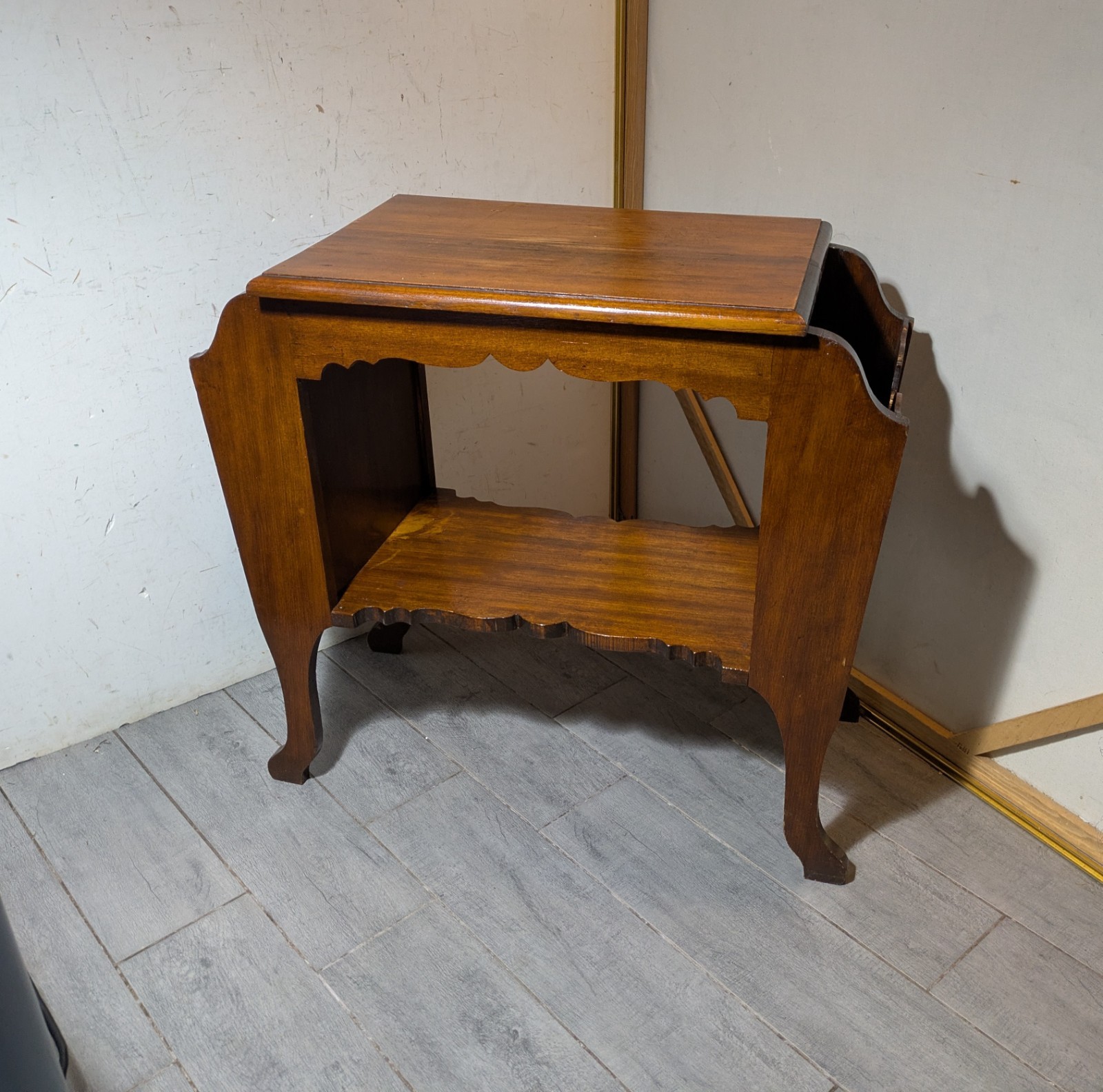 Vintage Rustic Colonial Country Scalloped Wood Telephone Table Magazine Racks F3