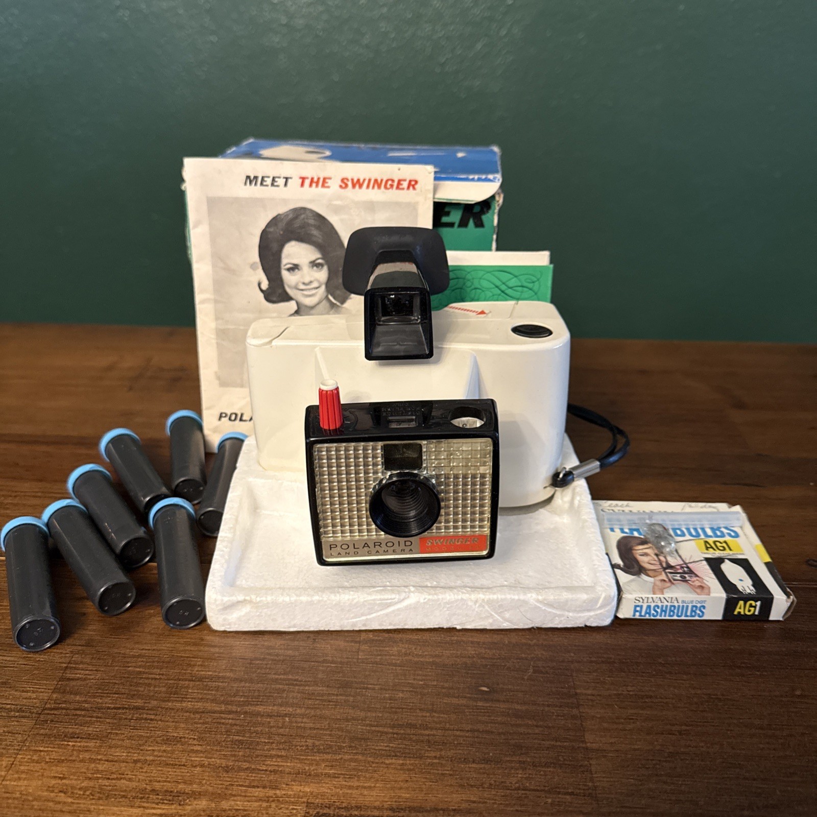 VINTAGE POLAROID LAND CAMERA SWINGER MODEL 20 UNTESTED