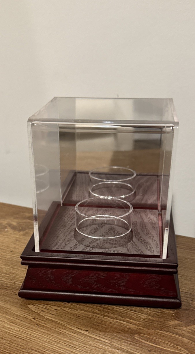NEW WOOD BASE BASEBALL ACRYLIC DISPLAY CASE w/ STAND