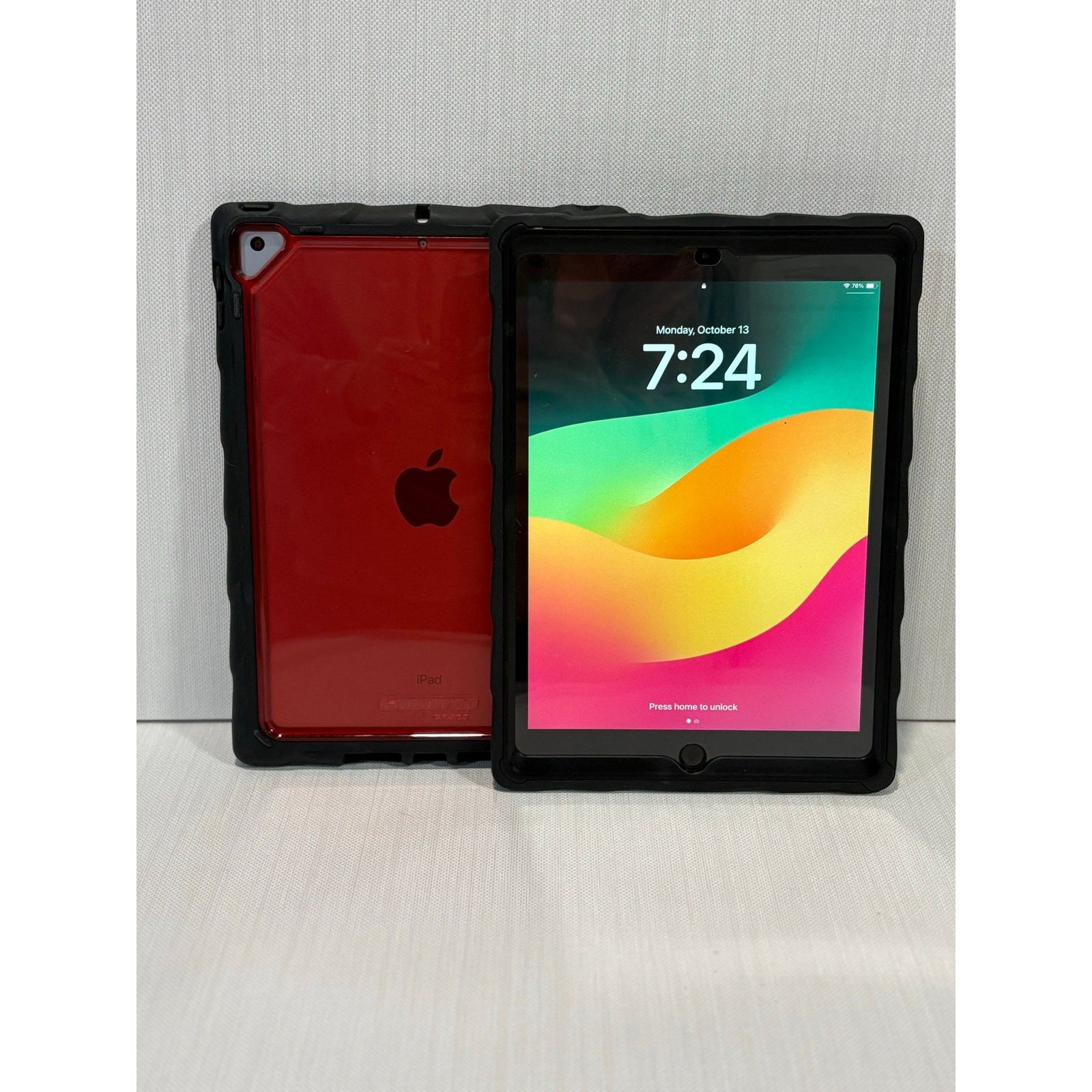 2 Apple iPad generation 6 32gb wifi grayscale tablets in cases Bundle