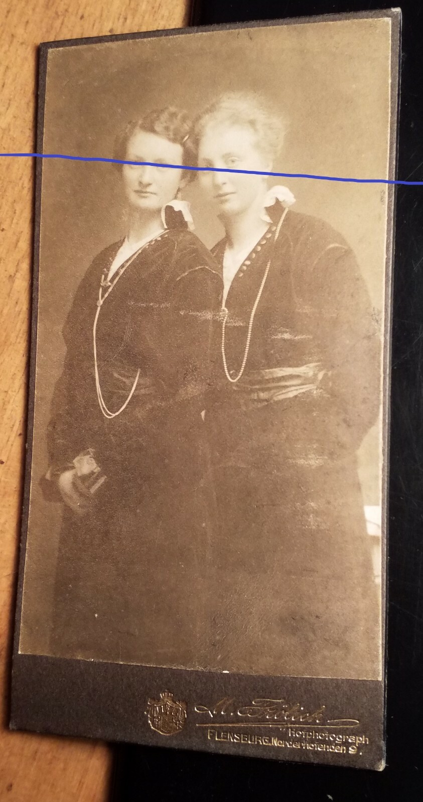 Jenni & Käthe Jessen as young women - 1917/CDV M. Frölich Flensburg