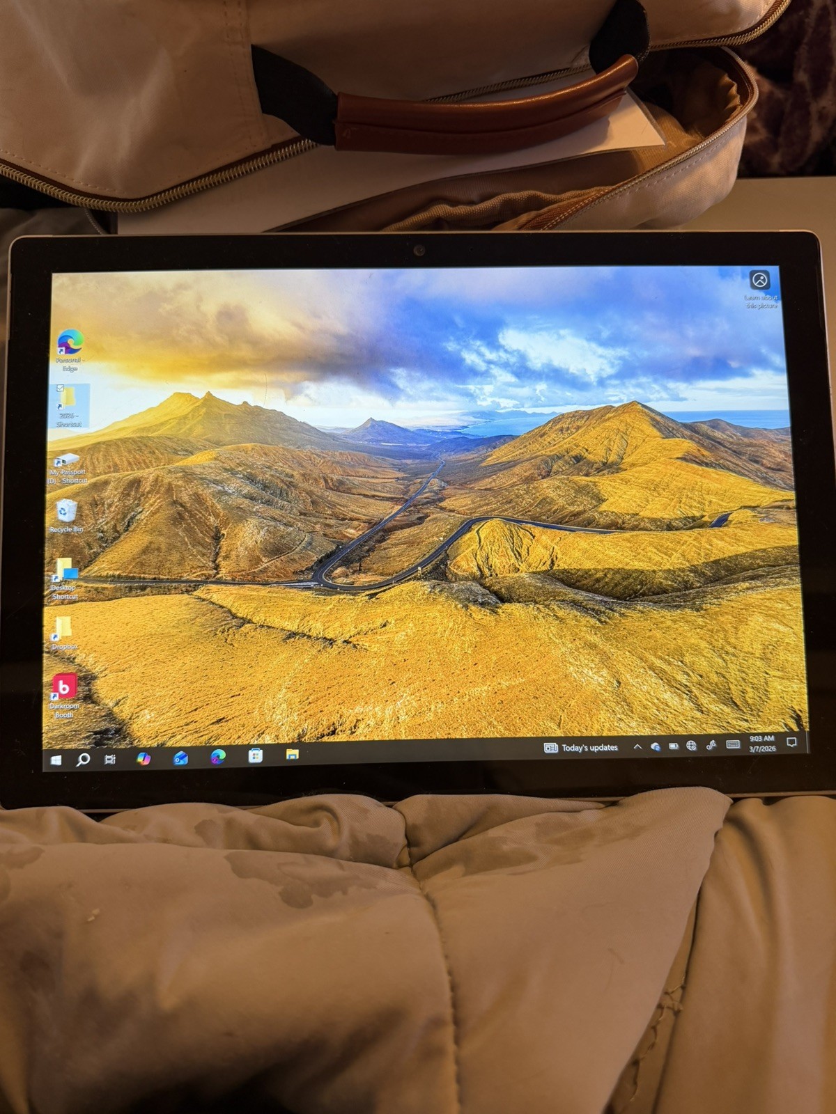 Microsoft Surface Pro 4  Intel i5-6300U @ 2.40GHz 8GB RAM  256GB SSD  WIN 11 PRO