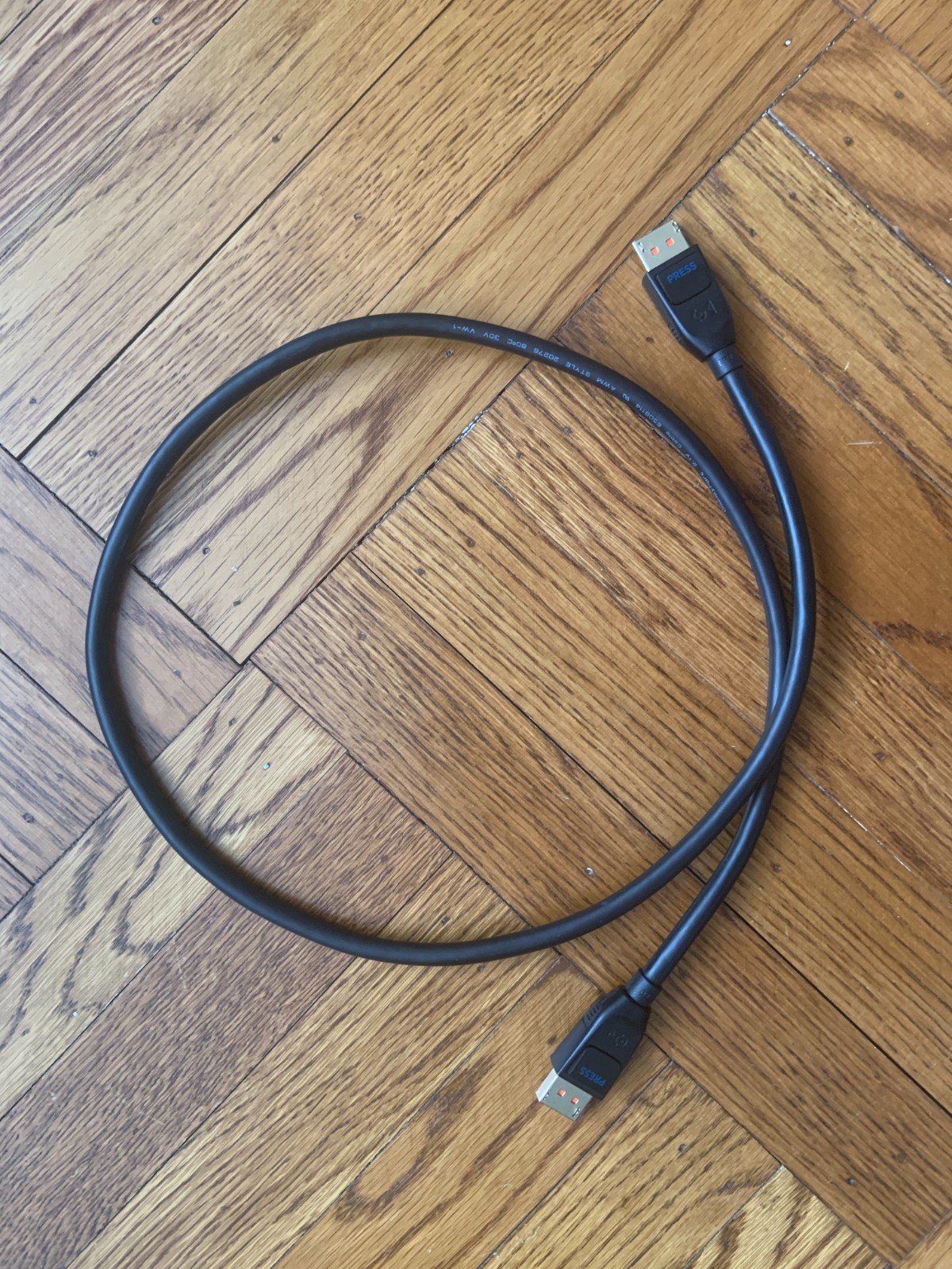 Cable Matters Display Port 2.1 Cable 3.3ft/1m