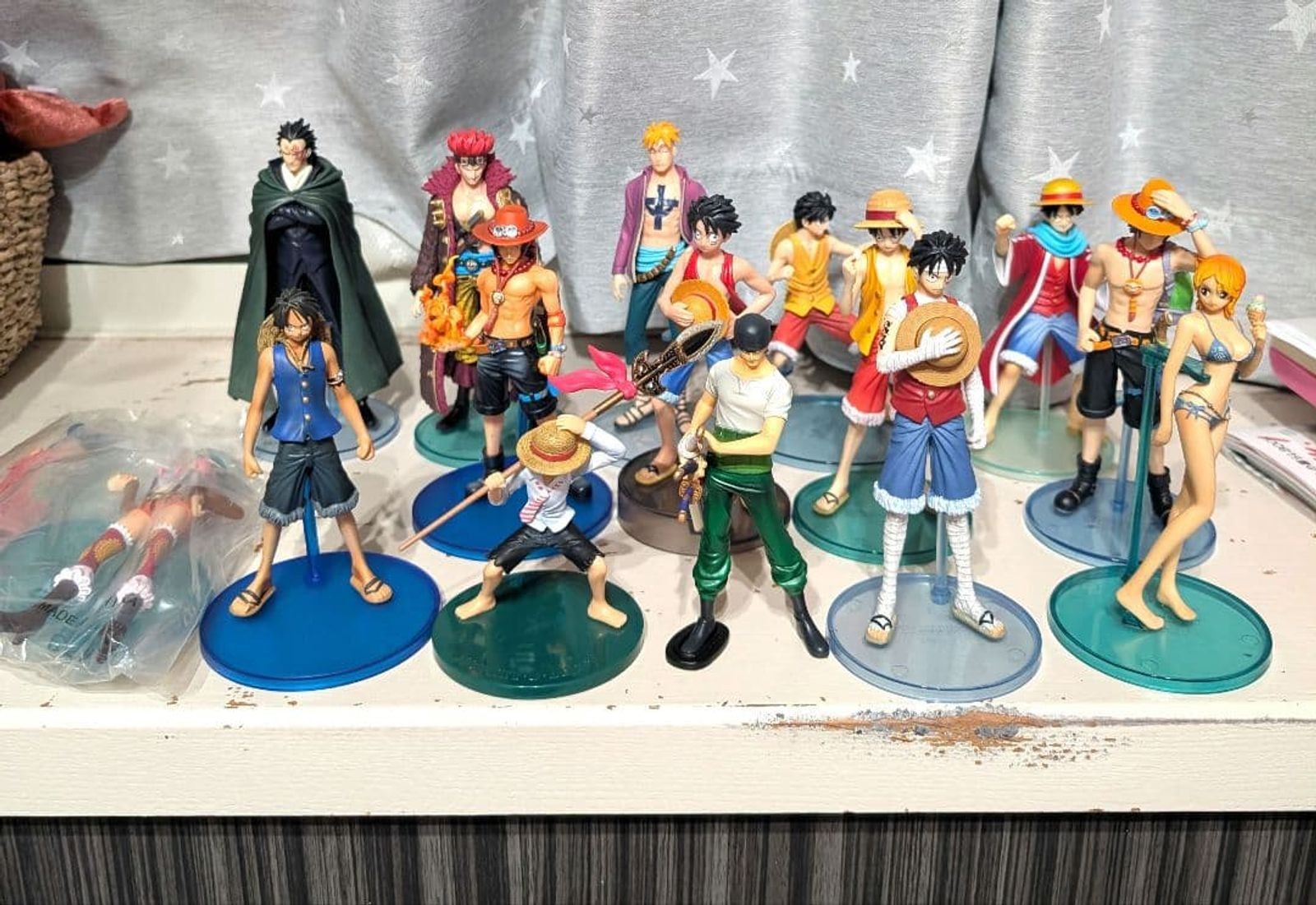 One Piece Character Figures Set - 16 pcs Styling Figures