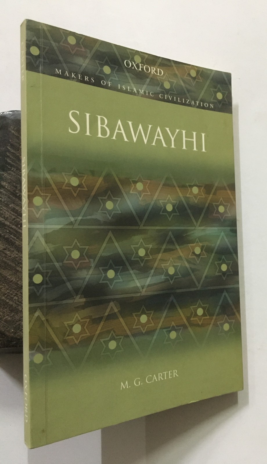 Carter, M. G: Sibawayhi. Makers Of Islamic Civilization. OUP. 2004. 159p